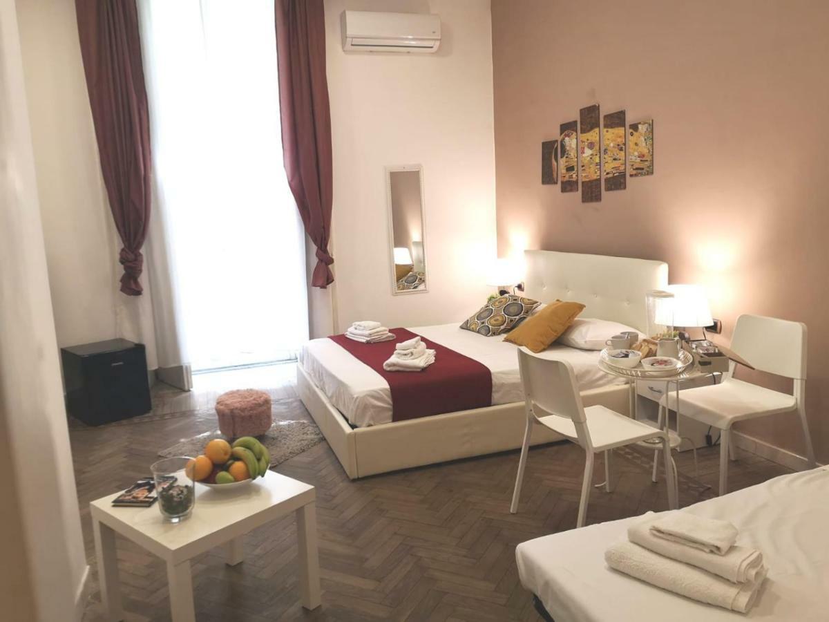 Domus Luigi Leone II Bed & Breakfast Naples Exterior photo