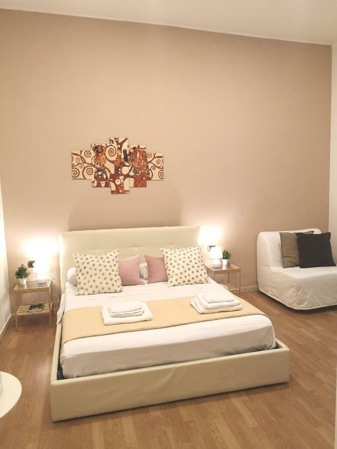 Domus Luigi Leone II Bed & Breakfast Naples Exterior photo