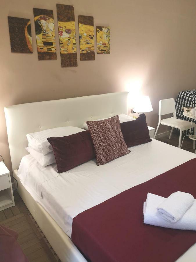Domus Luigi Leone II Bed & Breakfast Naples Exterior photo