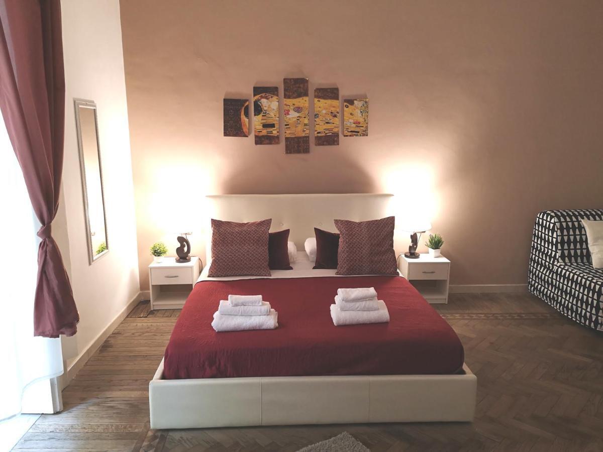 Domus Luigi Leone II Bed & Breakfast Naples Exterior photo